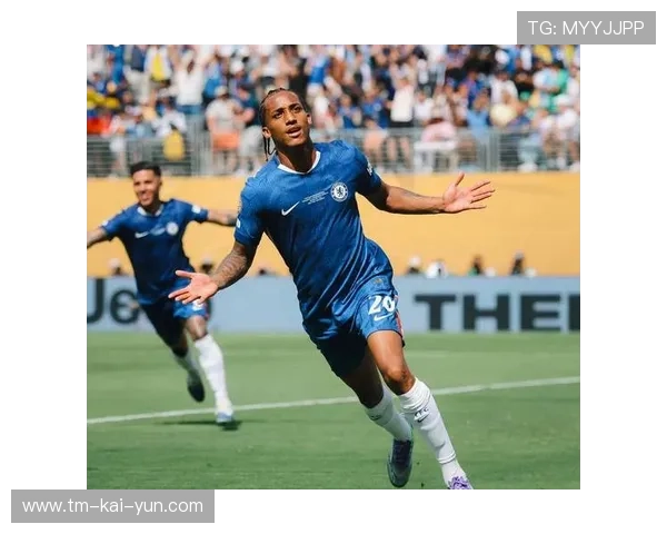 切尔西帕尔默中场抢断直塞创造单刀蓝军掌控局势